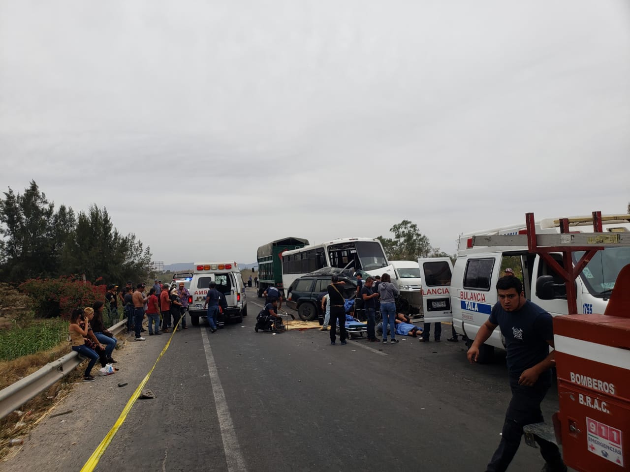 El percance tuvo lugar a la altura del kilómetro 17+700 de la carretera Ameca-Guadalajara (Cortesía).