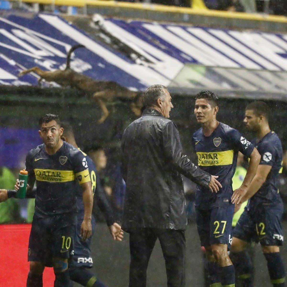 El 'perro volador' que se hizo viral en partido del Boca Juniors (Javier García Martino)