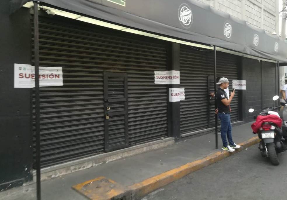 La alcaldía informó que cuatro chelerías operaban en la vía pública. | Alberto Valiente