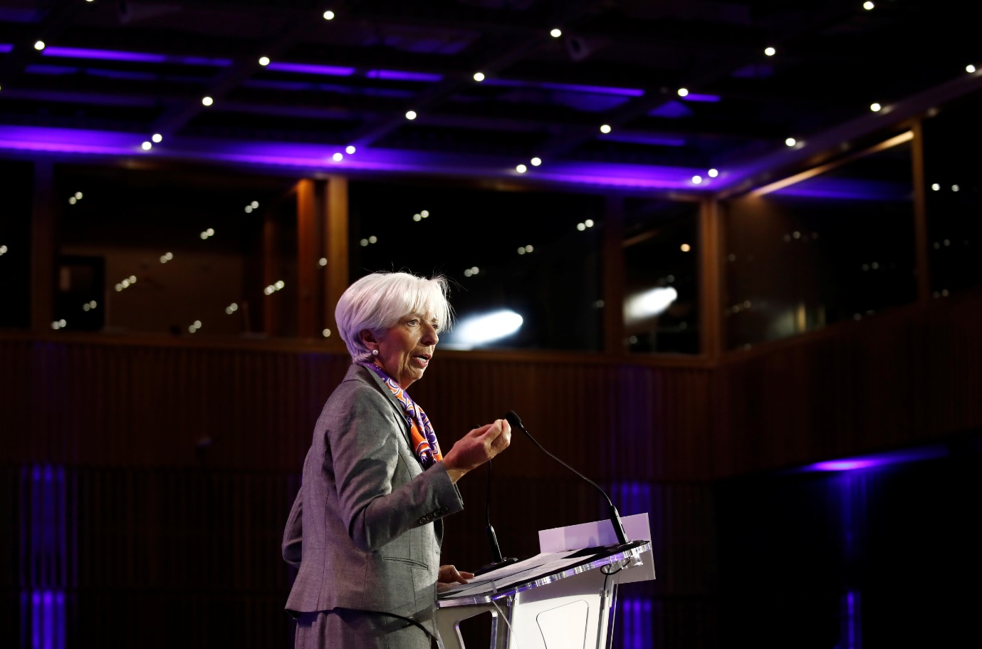 Christine Lagarde, directora general del FMI, da un discurso durante un foro en París (Reuters)