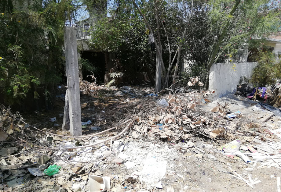 La finca es utilizada como basurero y tiradero de escombro, además de ser hoguera de ratones. (Brenda Valles)