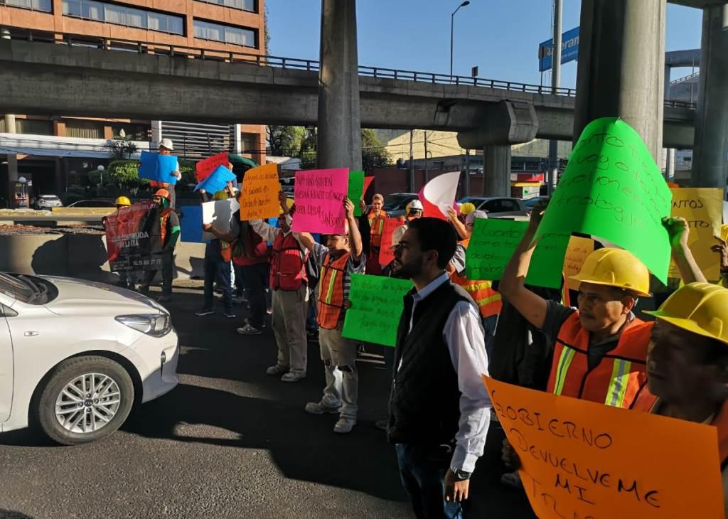 Los obreros cerraron el paso en la lateral de Anillo Periférico, dirección norte. | César Velázquez