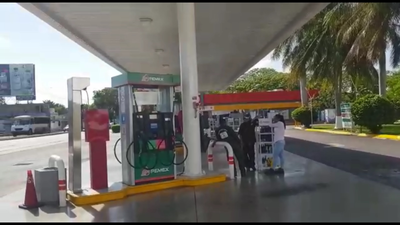 Según la Profeco la empresa se negó a que dos de sus gasolineras fueran revisadas. (Daniel Barquet Loeza)