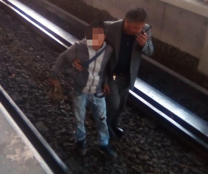 El servicio fue interrumpido para rescatar y detener al presunto delincuente. / STC Metro