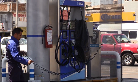 Una de las bombas de la gasolinera fue inhabilitada.
