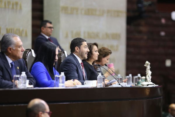 El Congreso de la Unión instaló esta mañana su periodo extraordinario de sesiones para discutir y votar la reforma educativa. (Jorge Carballo)