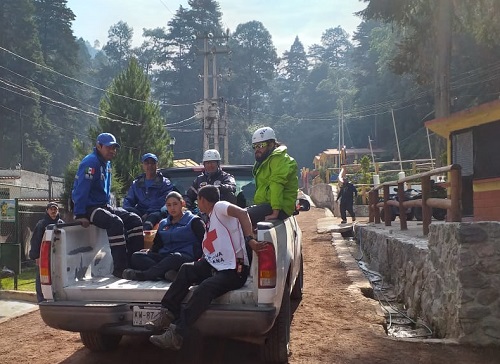 Decenas de brigadistas se sumaron a la búsqueda. (Especial)