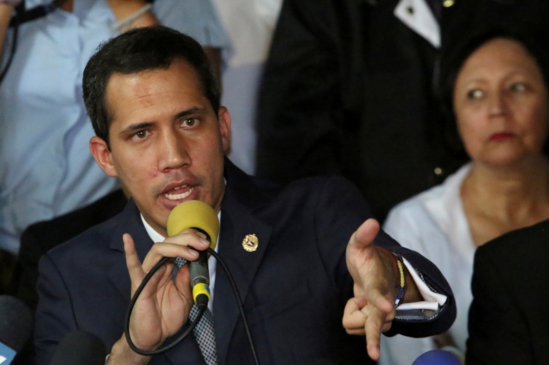 "Intentan desintegrar el poder que representa a todos los venezolanos, pero no lo van a lograr", escribió Guaidó en Twitter. (Reuters)
