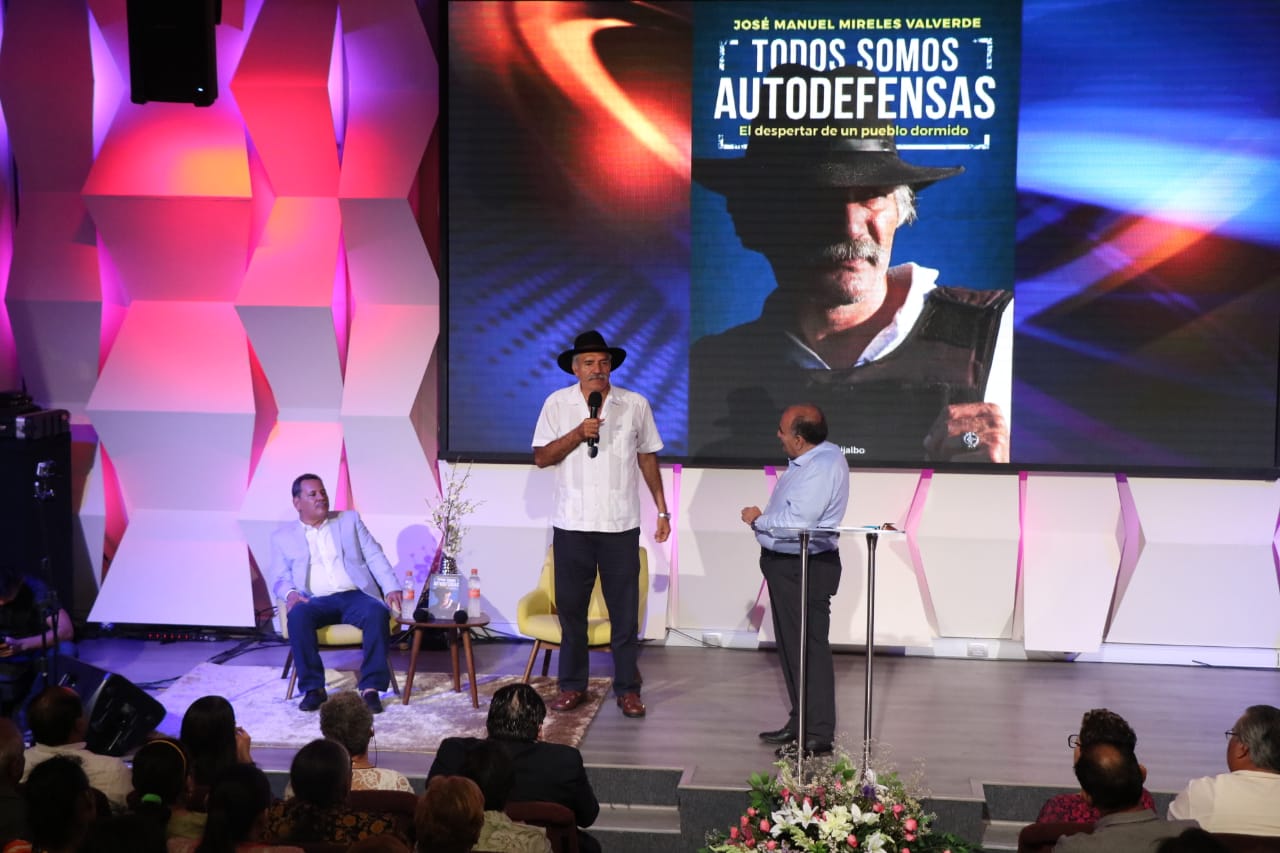José Mireles, en la presentación de su libro "Todos somos Autodefensas" (Foto: Orlando Maldonado).