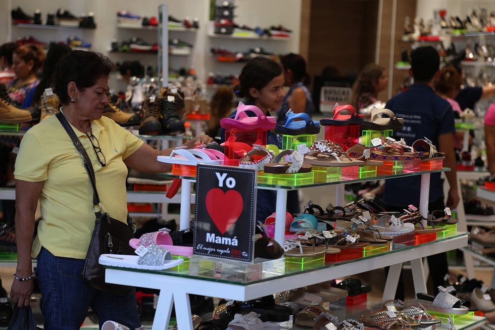En el Día de las Madres múltiples comercios ofrecen descuentos (Foto: Jorge López).