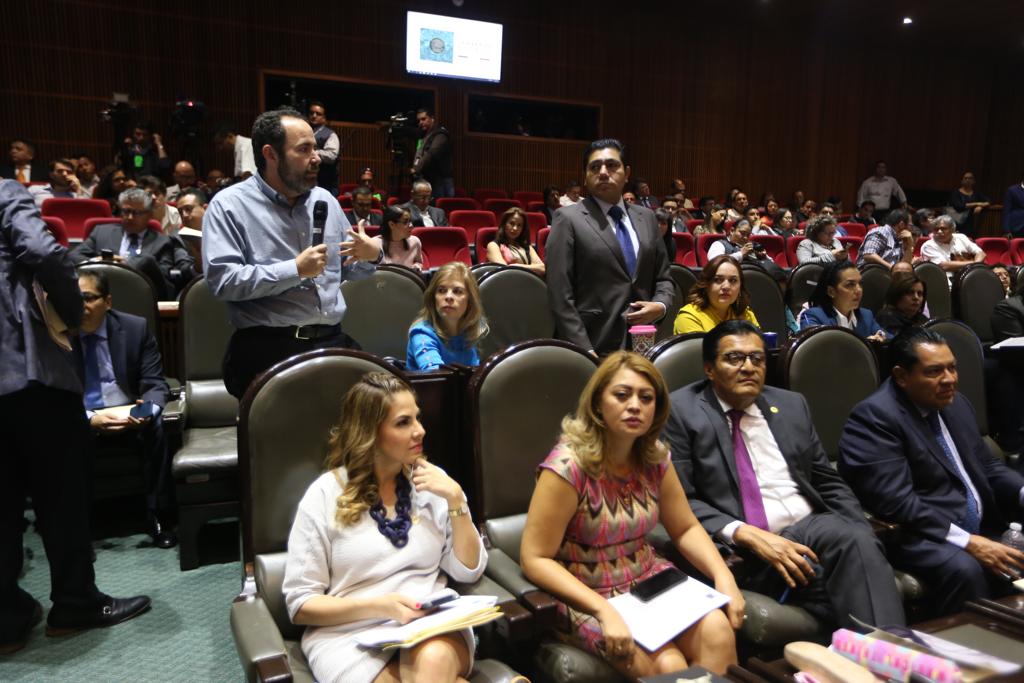 Tras casi seis horas de receso, el pleno de la Cámara de Diputados inició la discusión del dictamen de reforma educativa