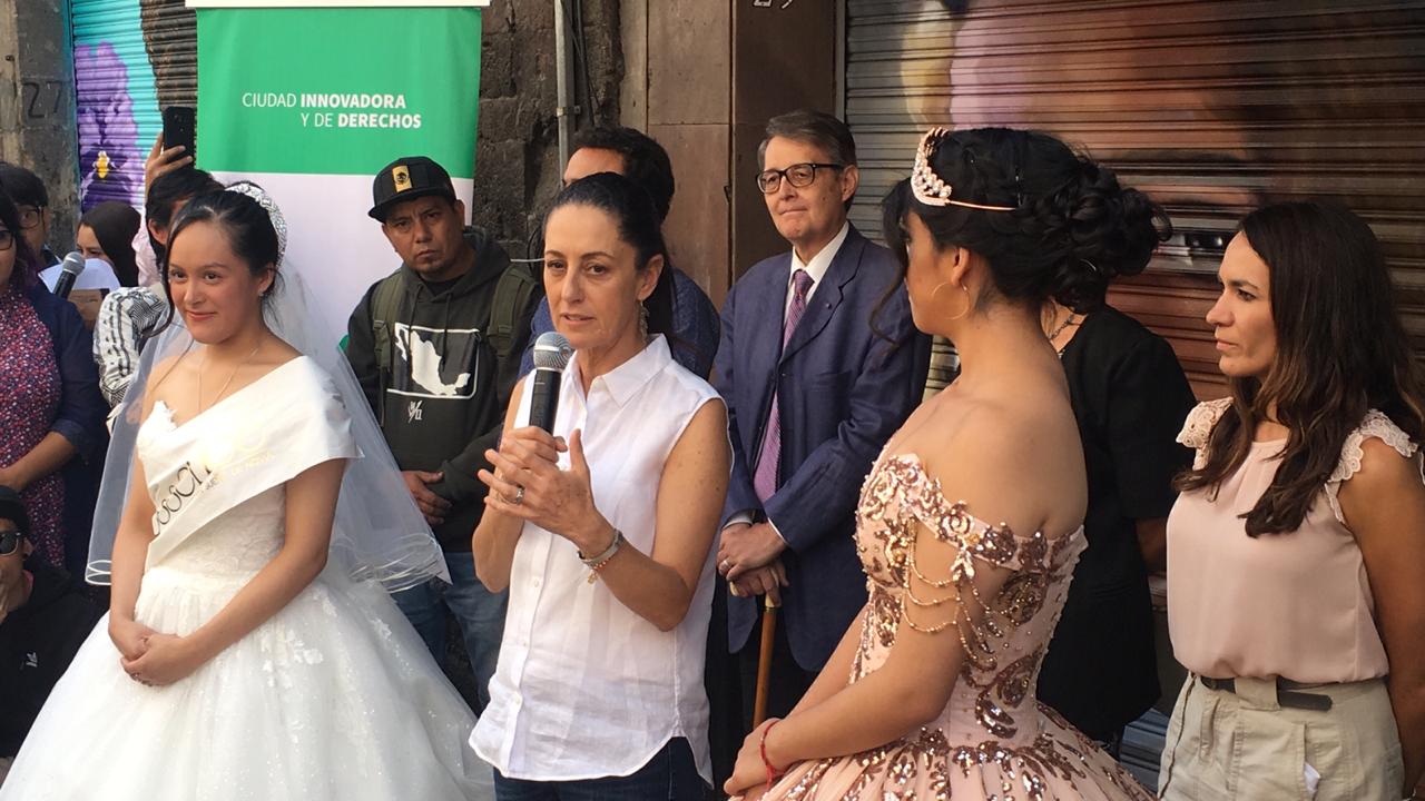Claudia Sheinbaum, jefa de Gobierno, en el “El paseo de las novias”,  Centro Histórico (Jorge Almazán)