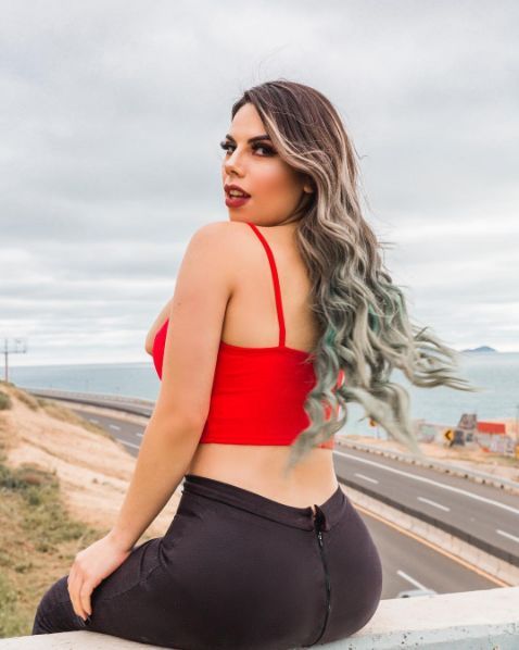 Lizbeth Rodríguez celebra 7 millones de seguidores con sexy foto