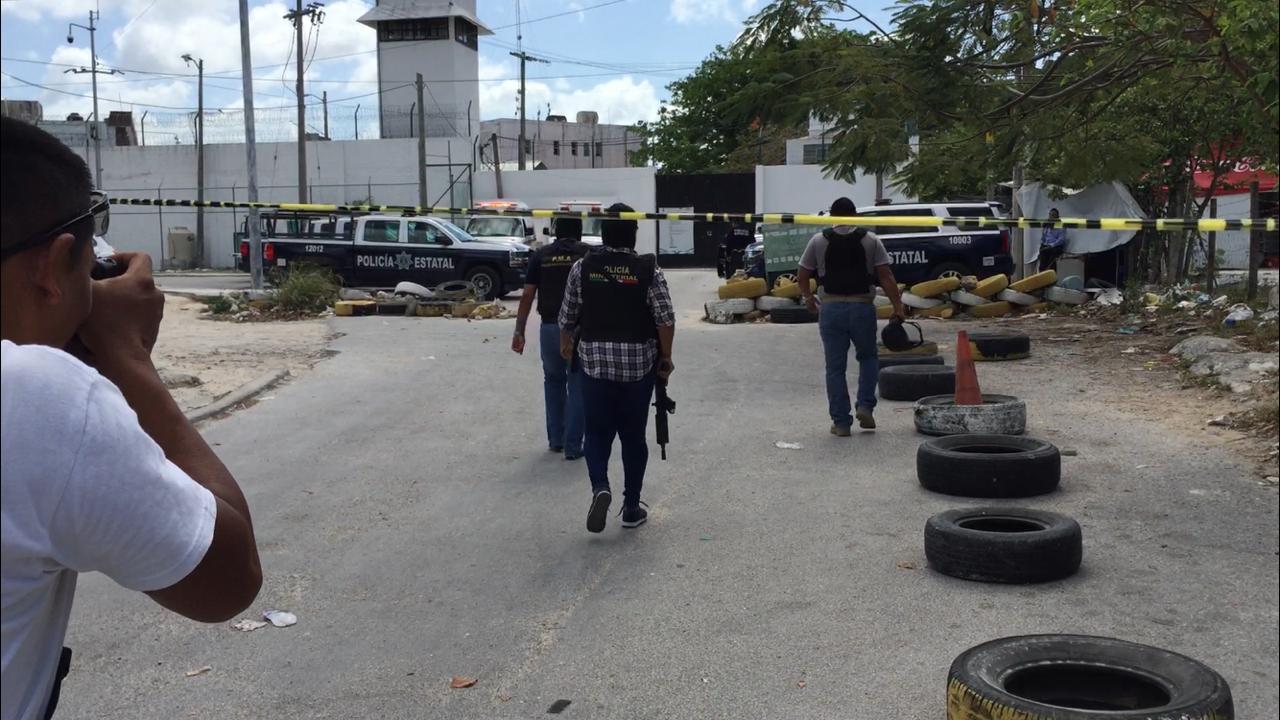 Al lugar llegaron ambulancias y elementos de la Policía Estatal. (Alejandro Vázquez)