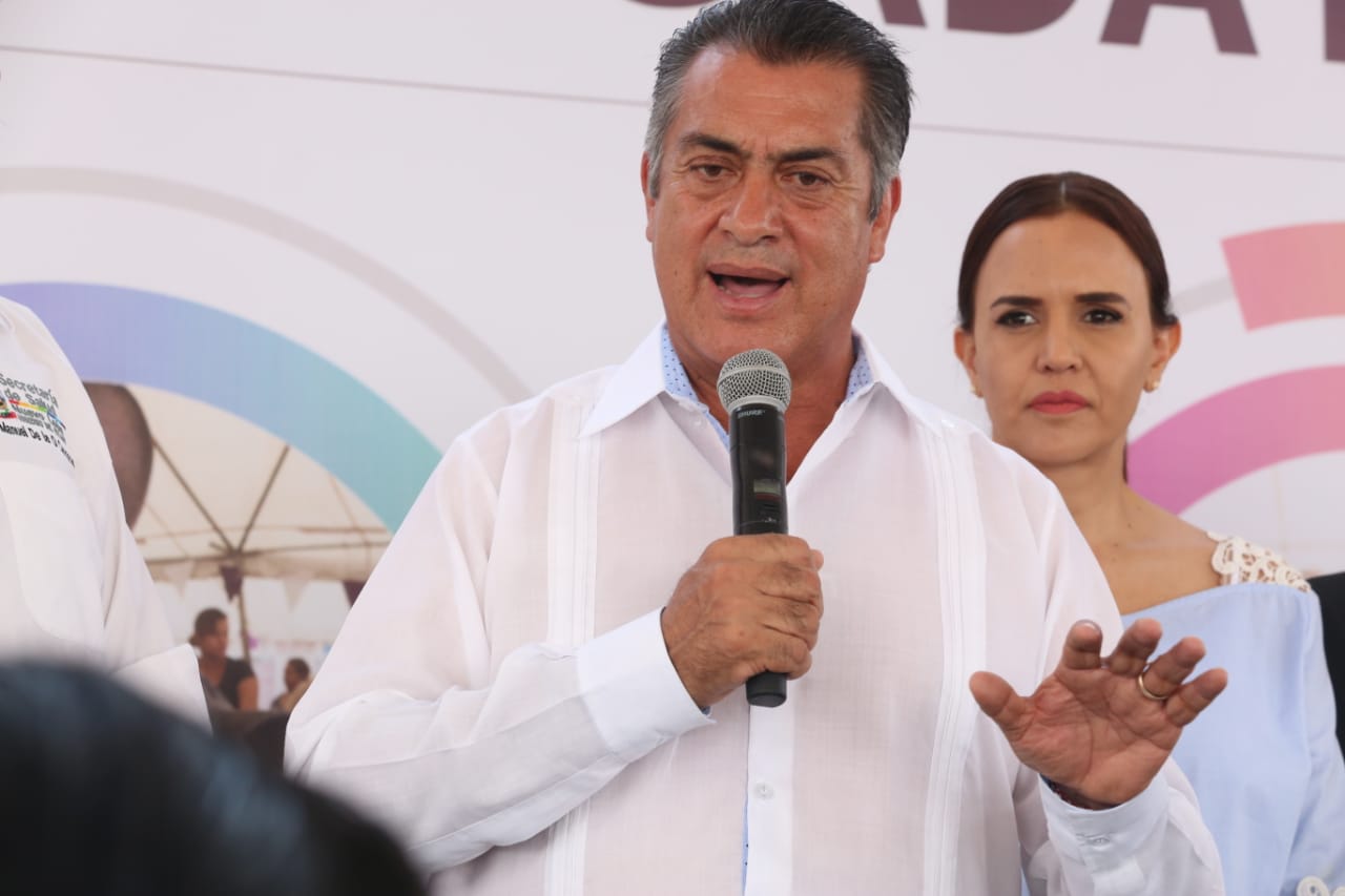 El mandatario estatal condicionó su voto a favor o en contra de las tarifas de transporte urbano si estos no modifican su parque vehicular. (Raúl Pala