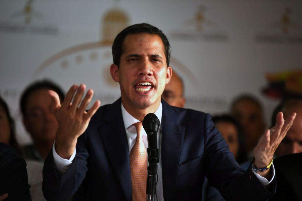 Guaidó afirmó que le ha dicho a Duque que cuente "con que Venezuela no será más santuario de terroristas". AFP