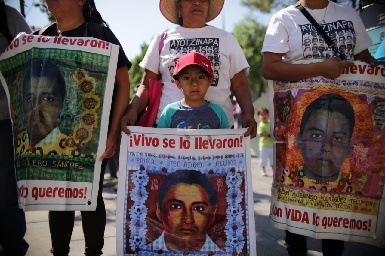 Las madres de los 43 normalistas de Ayotzinapa exigen su presentación con vida/Omar Franco.