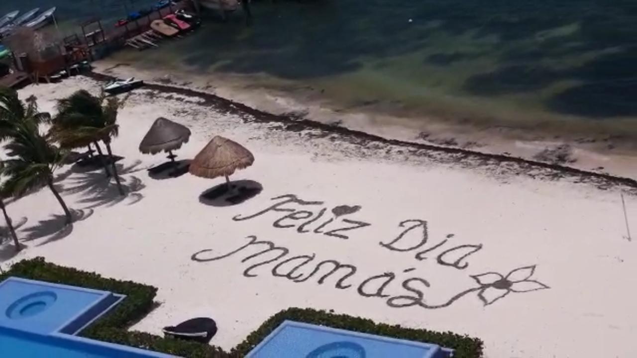 La zona residencial donde se realizó el mensaje con sargazo es para inquilinos de alto poder adquisitivo. (Alejandro Vázquez)