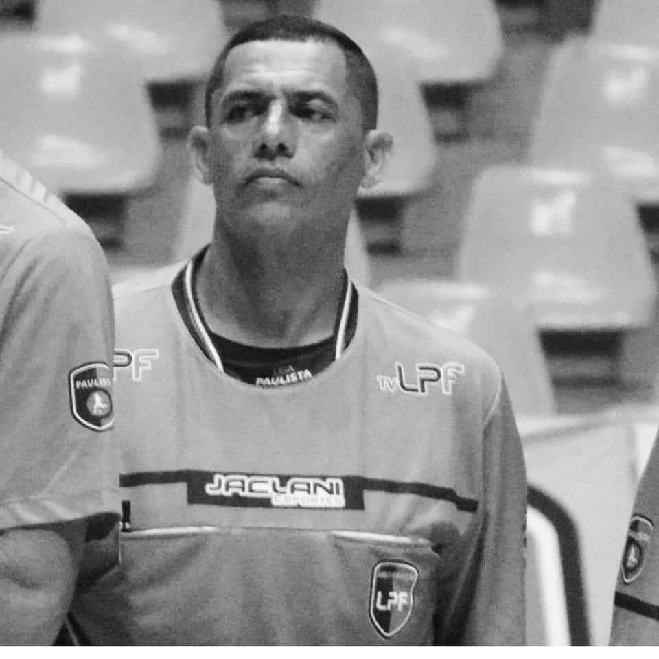 El árbitro brasileño Isildo Fabiano Bianchi sufrió un infarto en un partido y muere (Facebook @ligapaulistadefutsal)
