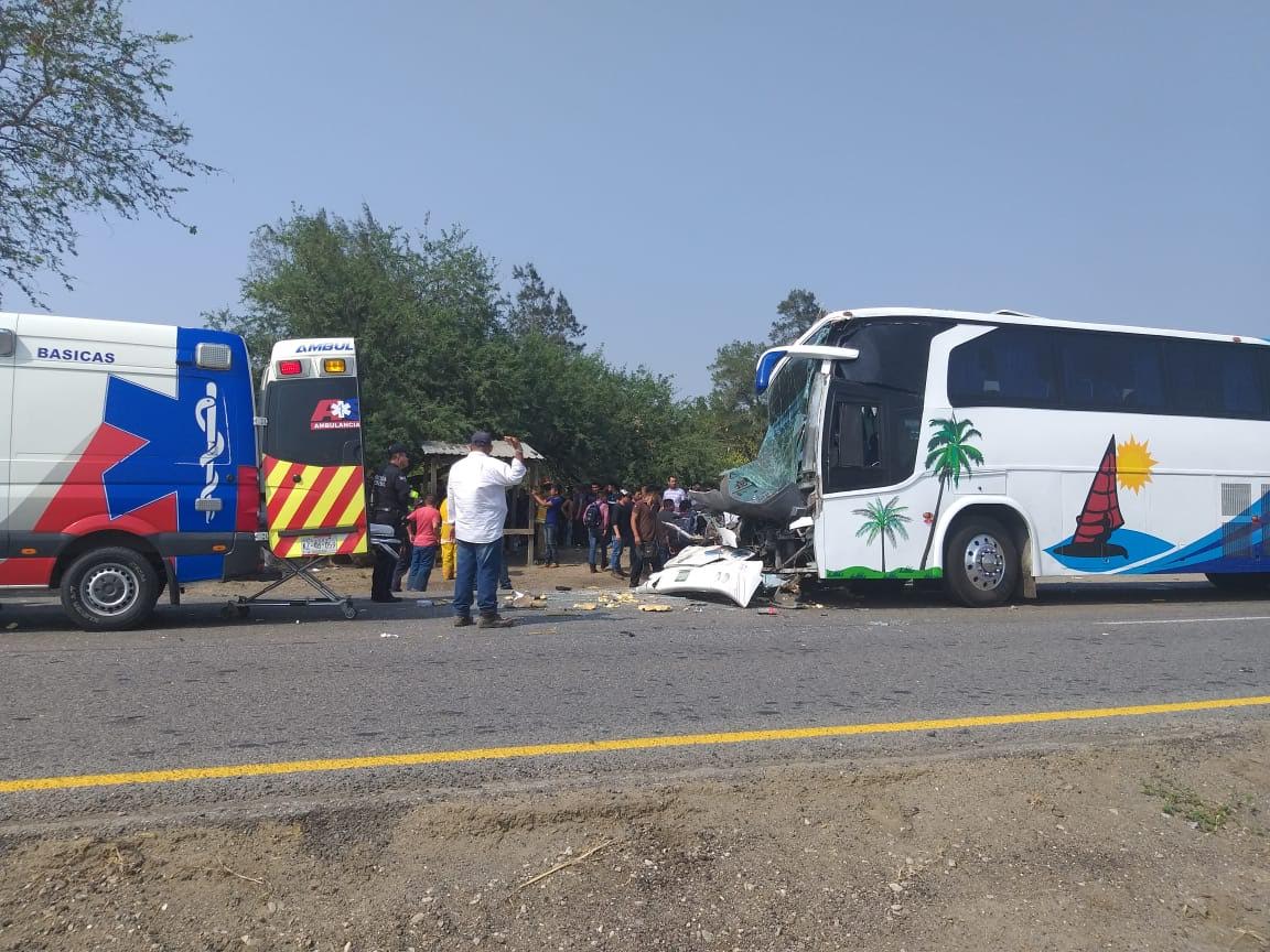 El autobús involucrado en el percance.