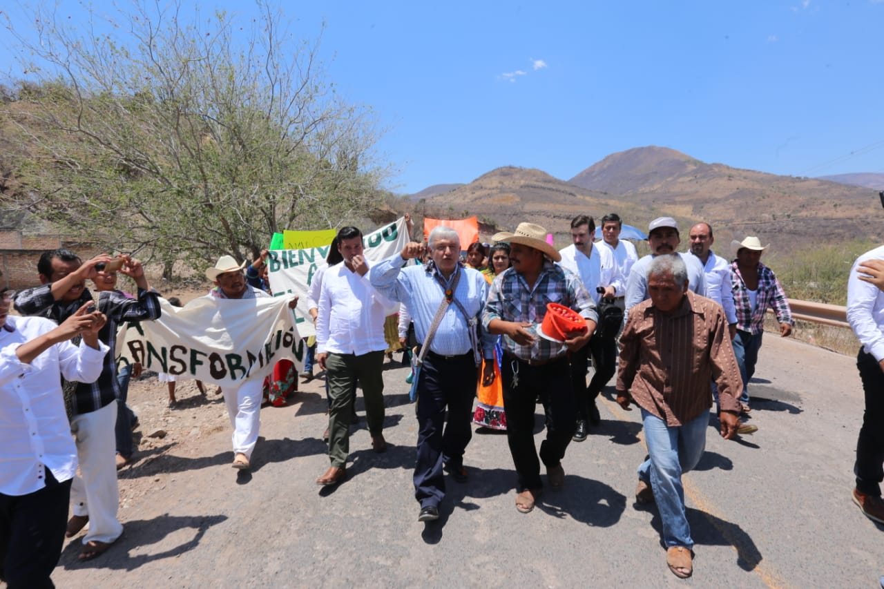 De gira por Nayarit, el Presidente destacó el respaldo que ha tenido por parte de diputados y senadores (Javier Ríos)