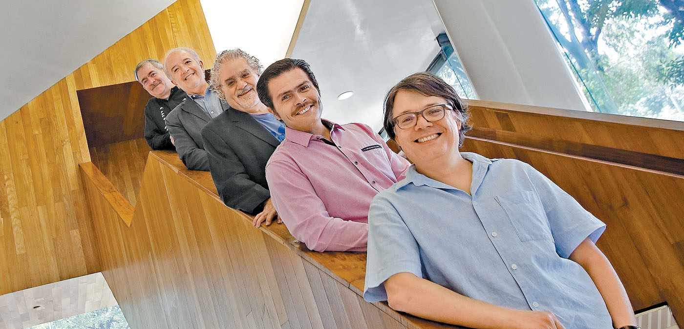 Luis Mario Moncada (derecha) con Julián Robles, Eduardo Piastro, Óscar Gabilondo, nieto de Francisco Gabilondo Soler, y Mario Espinosa. (Ariana Pérez)