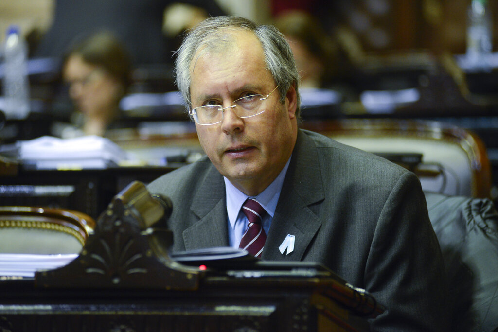 El diputado argentino Héctor Olivares falleció tras ser baleado cerca del Congreso. (AP)