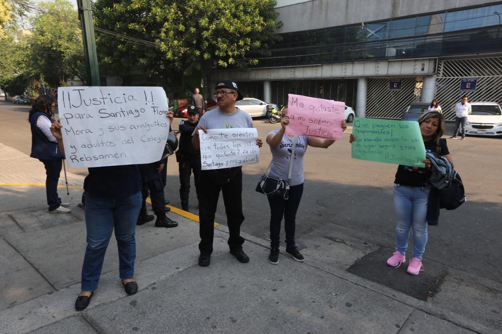Familiares de las víctimas del Rébsamen protestaron afuera del TSJ. / Jorge Carballo