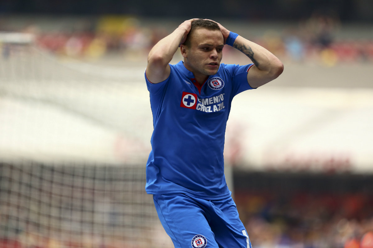 Jonathan Rodríguez se lamenta tras fallar una jugada clara de gol (Imago7)
