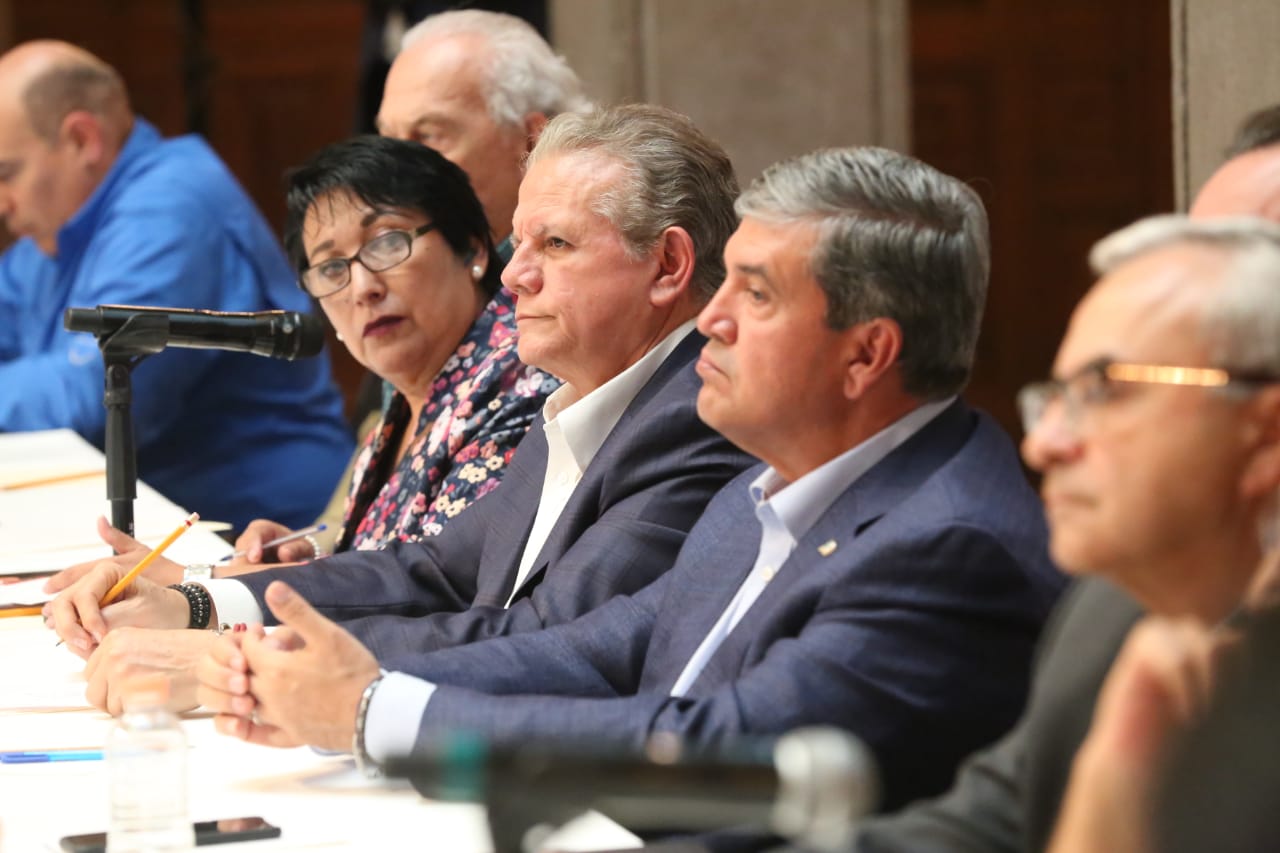 Arrancó la sesión del Consejo Estatal del Transporte y Vialidad para analizar el ajuste tarifario de las rutas. Foto: Raúl Palacios