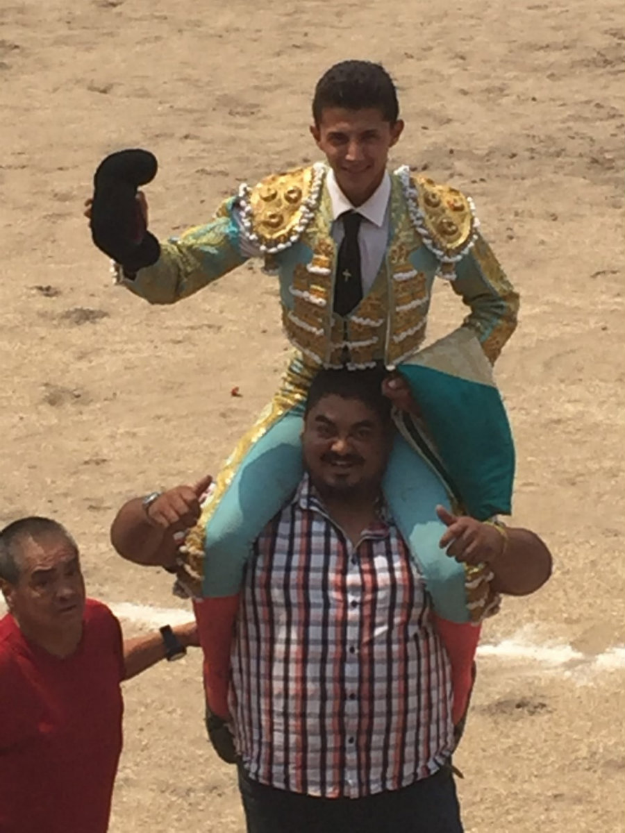 A hombros Cristian Antar en La Florecita (Octavio X. Lagunes)