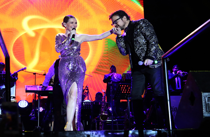 Kika Edgar y Alex Syntek cerraron el Festival Lerdantino 2019. (Martín Piña)