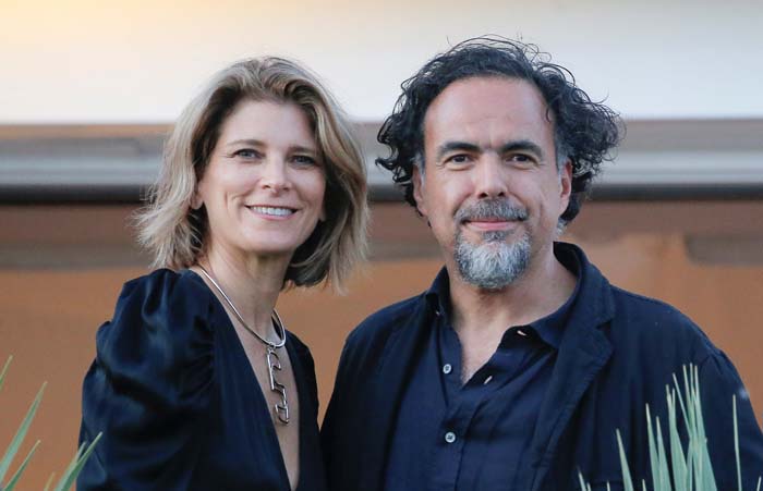 Alejandro llegó ayer a Francia con su esposa, María Eladia. EFE
