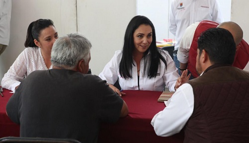 Atendió diversas solicitudes en la localidad. (Especial)
