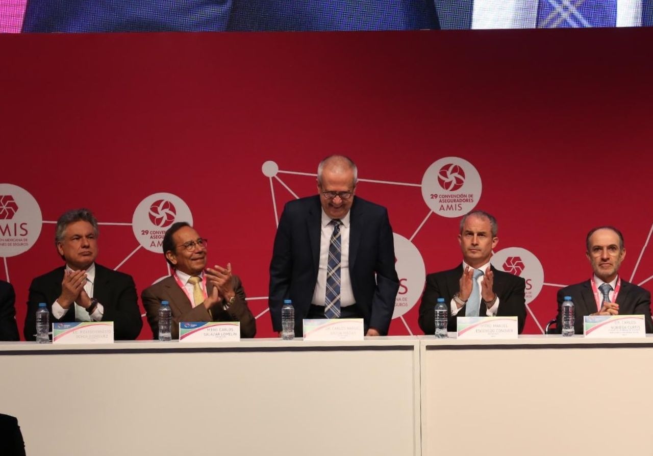 Carlos Urzúa en la 29 Convención de Aseguradores AMIS (Octavio Hoyos)