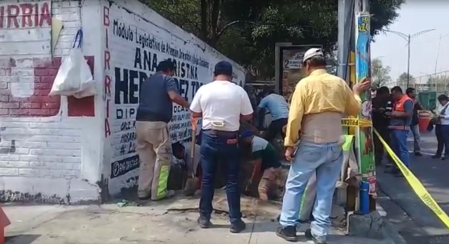 Desde las 8:00 horas trabajan para detectar el ducto. (César Velázquez)