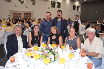 Docentes de Jalisco celebraron el Día del Maestro (Tomada de Twitter @SecEducacionJal).