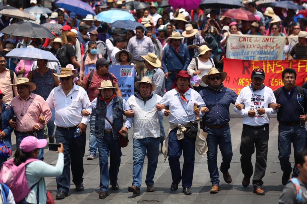 Los maestros marcharon al Zócalo capitalino desde el Metro San Cosme. | Nelly Salas