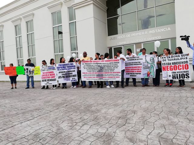 Manifestantes en el Palacio del Tribunal de Justicia (Foto/Cortesía)