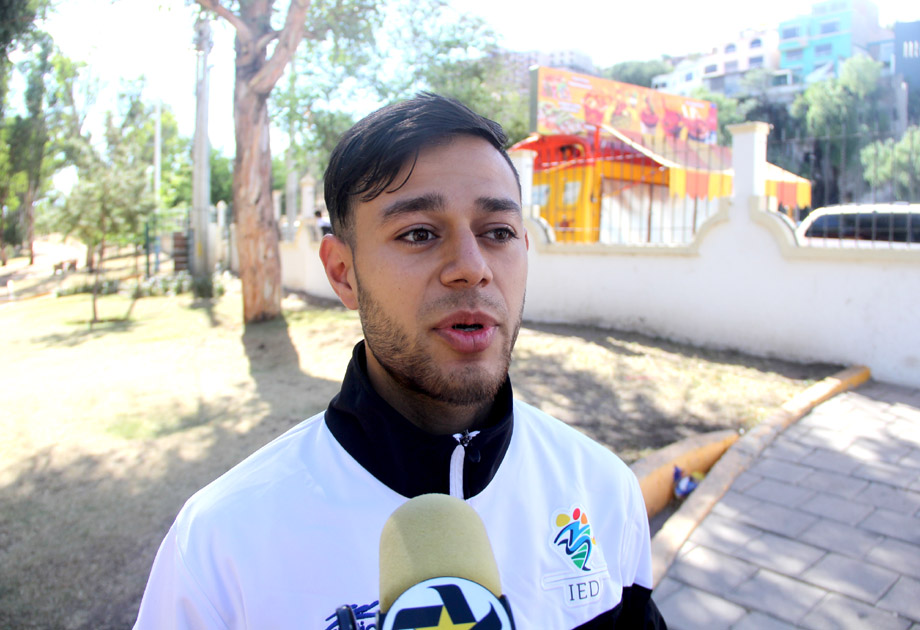 Óscar López ha sido medallista nacional en hockey hierba. (José Gilberto Lastra)