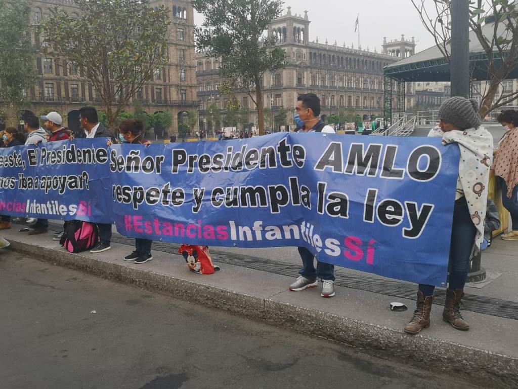 Palacio Nacional. Los trabajadores exigen una audiencia con López Obrador. | César Velázquez