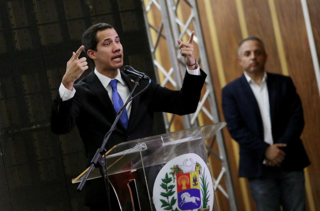 Guaidó también informó que ha enviado a varias personas a Noruega para sentar las bases de una posible negociación con Maduro. Reuters