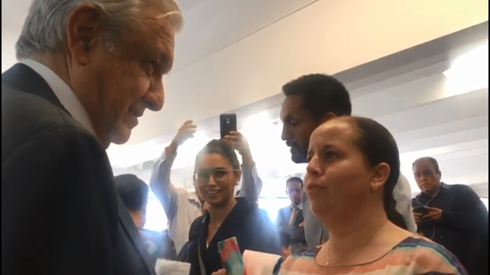 Maestras de Puebla cuestionaron al Presidente sobre el retiro de becas del Conacyt (Jannet López Ponce)