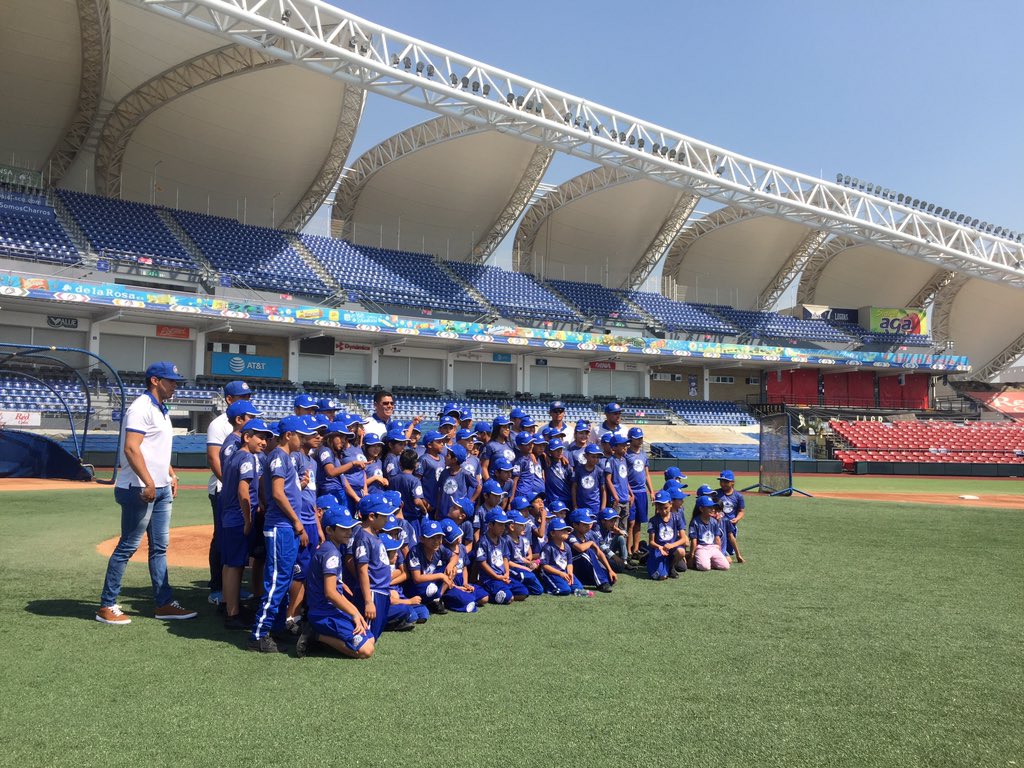 Más de 250 niños de escasos recursos formarán parte de esta primera academia de beisbol (Tomada de Twitter @ASocialJal).