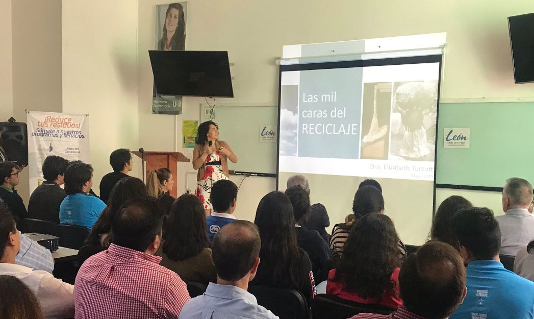 Ofrecieron platicas a estudiantes sobre la importancia de reciclar