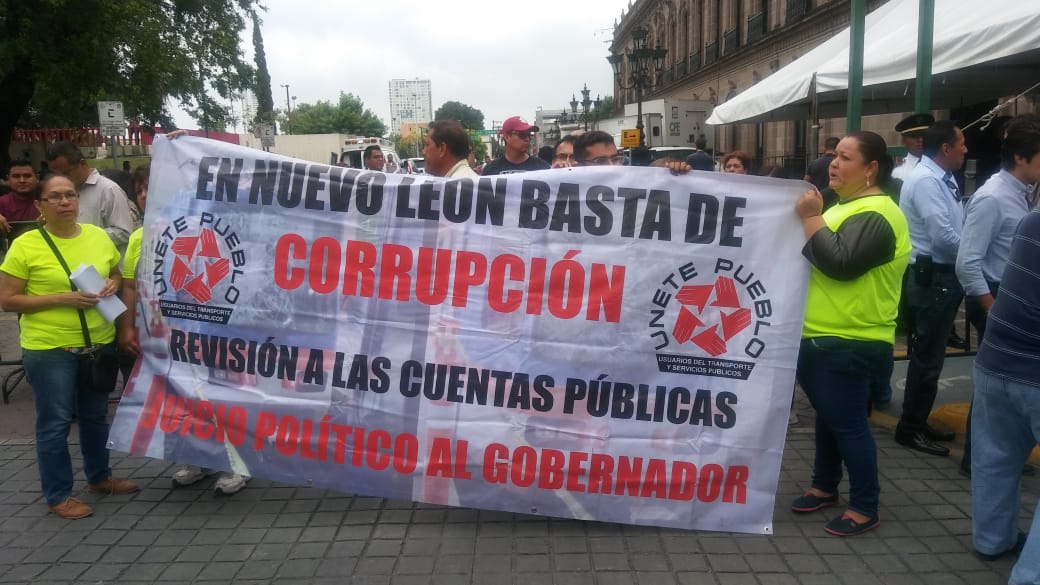 En la protesta se exigen revisión a las cuentas públicas estatales. (César Cubero)