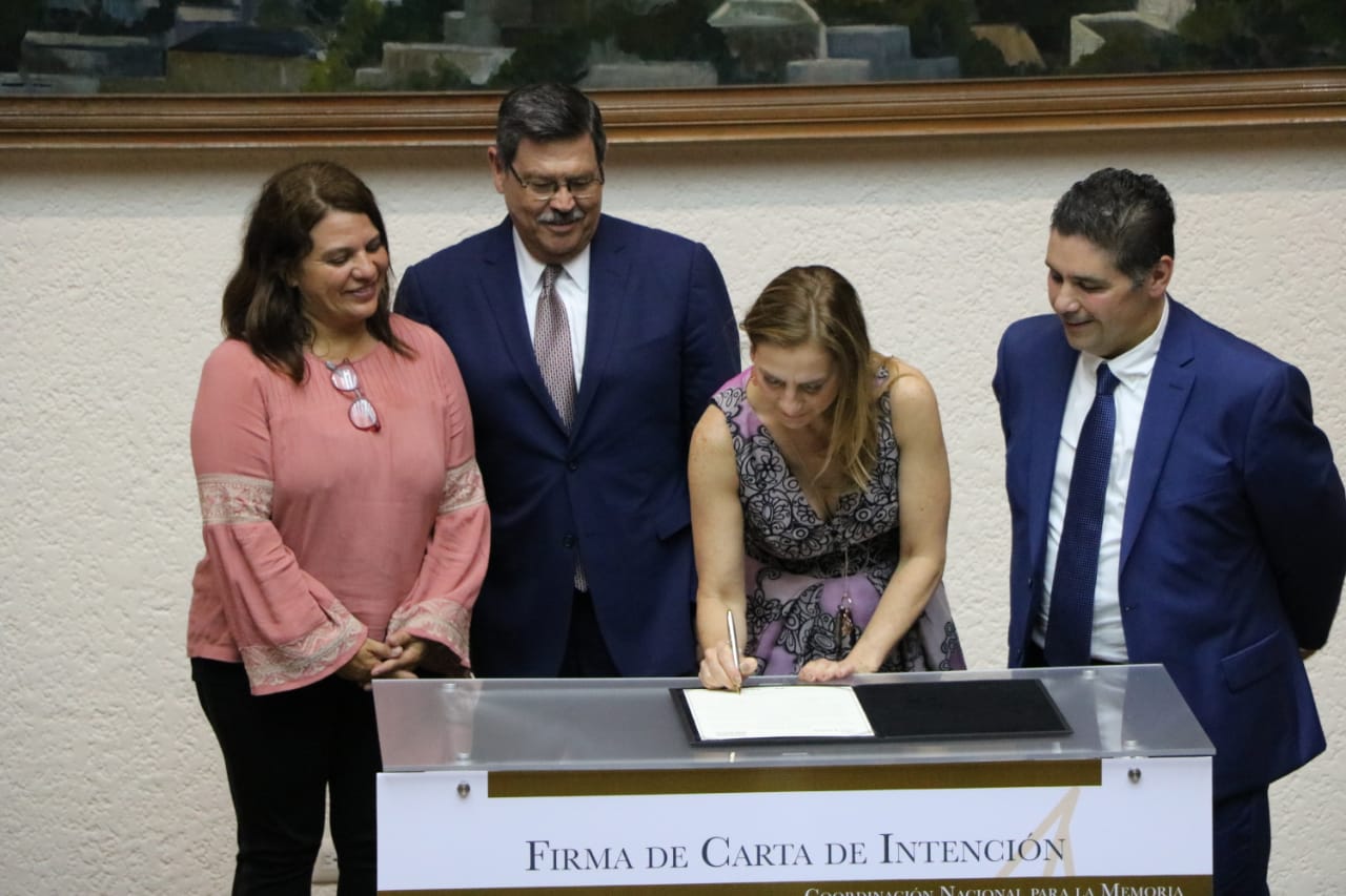 Las autoridades firmaron el documento en el vestíbulo de la Capilla Alfonsina Universitaria. Foto: Gustavo Mendoza Lemus