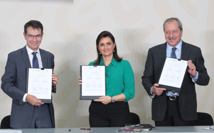 El gobierno federal y la CIVyL firmaron un acuerdo para combatir el mercado ilegal de bebidas alcohólicas destiladas (Cortesía)