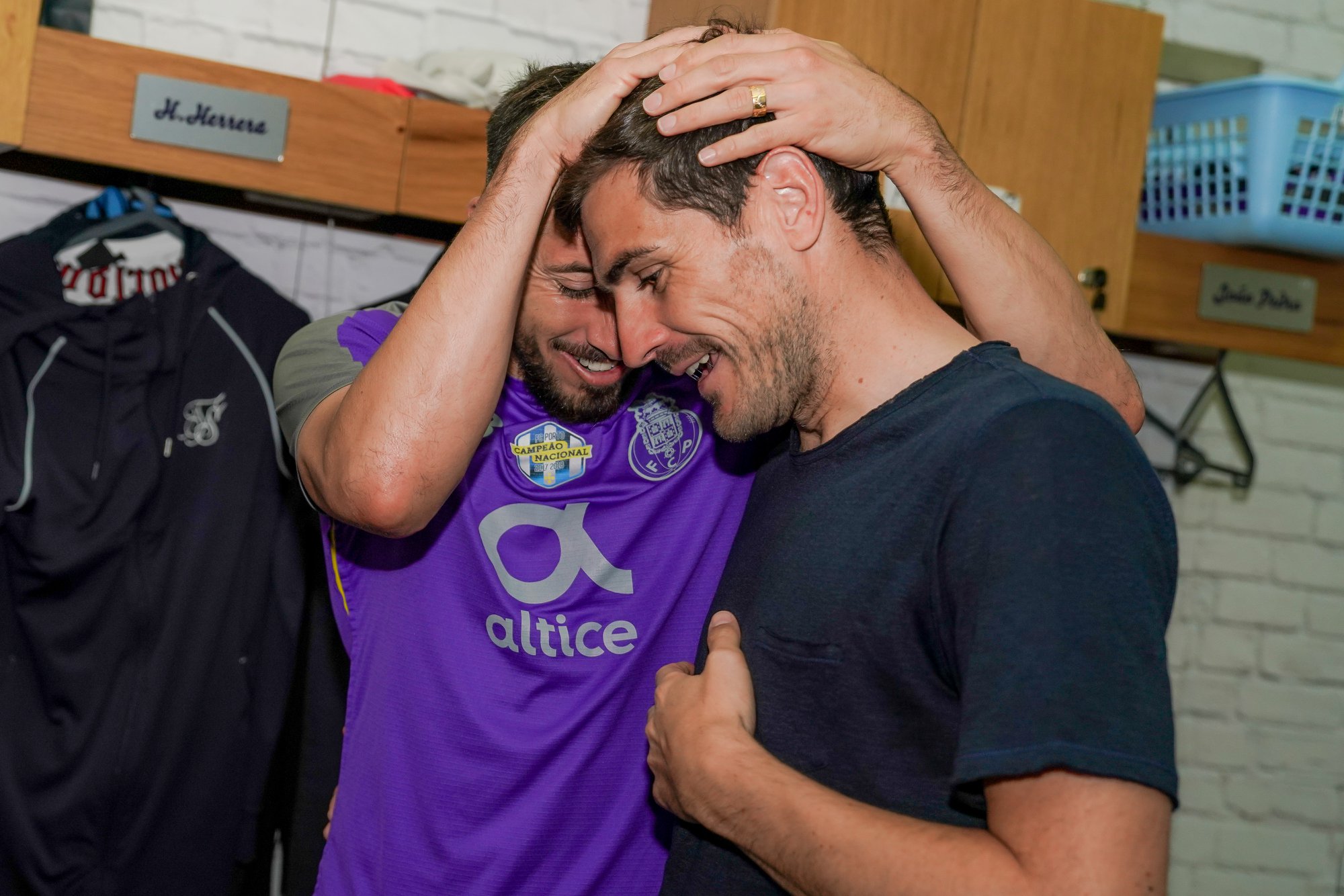 Iker Casillas visita el entrenamiento del Porto (Facebook FC Porto)