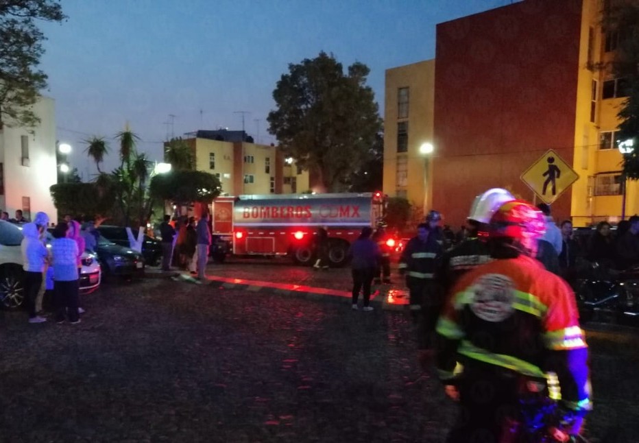 El incendio se ocurrió en la Unidad Habitacional Pedregal de Carrasco, por un corto circuito. | Jorge Becerril